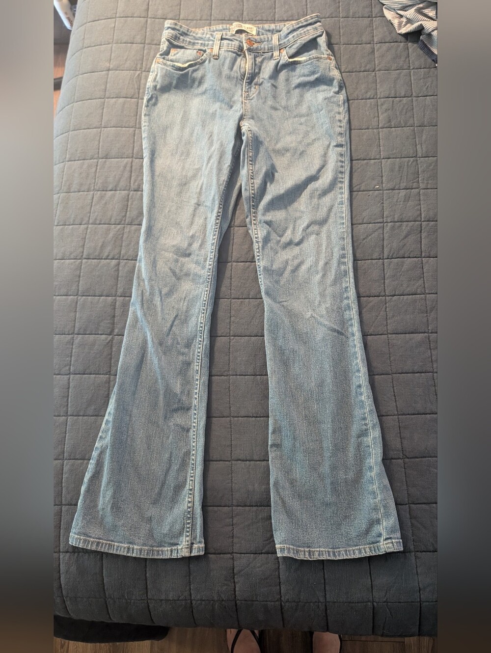 Levi's Mid-Rise Bootcut Jeans - Long!